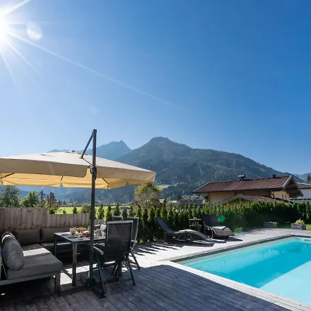Domek alpejski In With Pool
