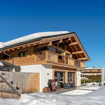 Domek alpejski In With Pool Neukirchen am Großvenediger
